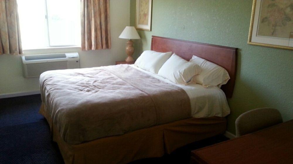 Riverwalk Inn & Suites Fort Atkinson Esterno foto