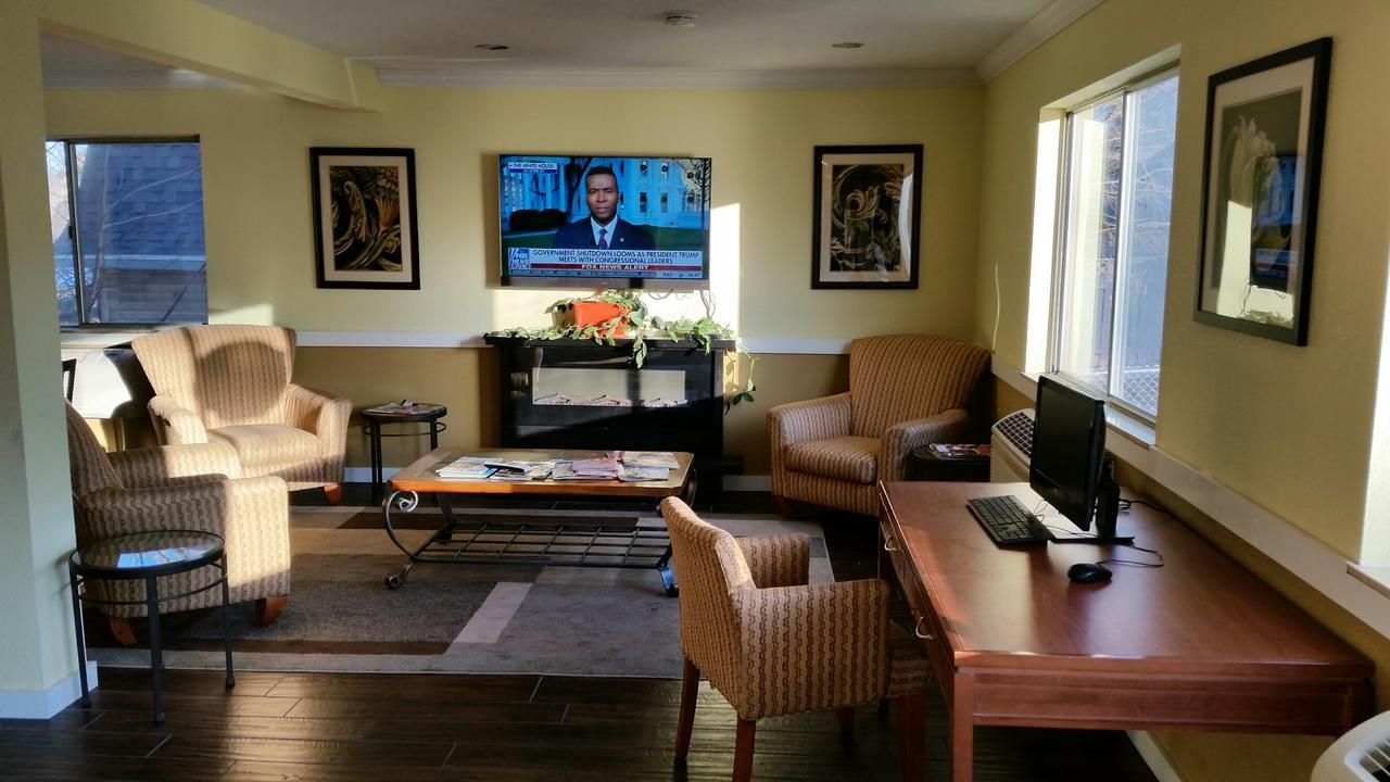 Riverwalk Inn & Suites Fort Atkinson Esterno foto