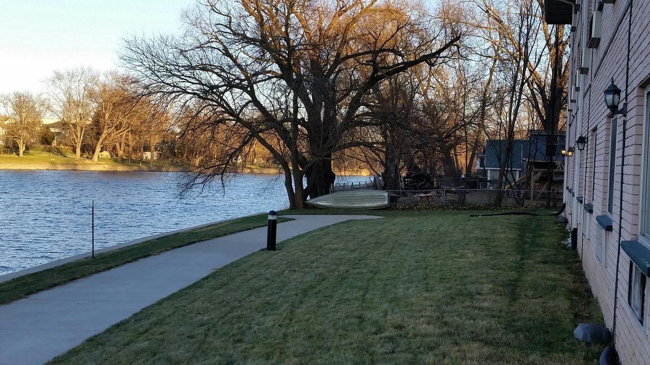 Riverwalk Inn & Suites Fort Atkinson Esterno foto
