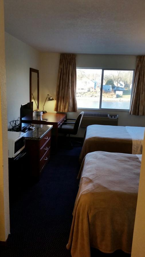 Riverwalk Inn & Suites Fort Atkinson Esterno foto