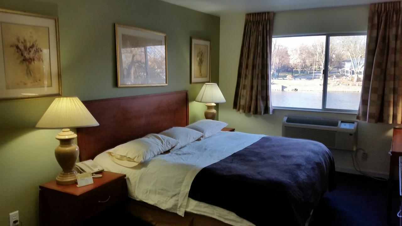 Riverwalk Inn & Suites Fort Atkinson Esterno foto