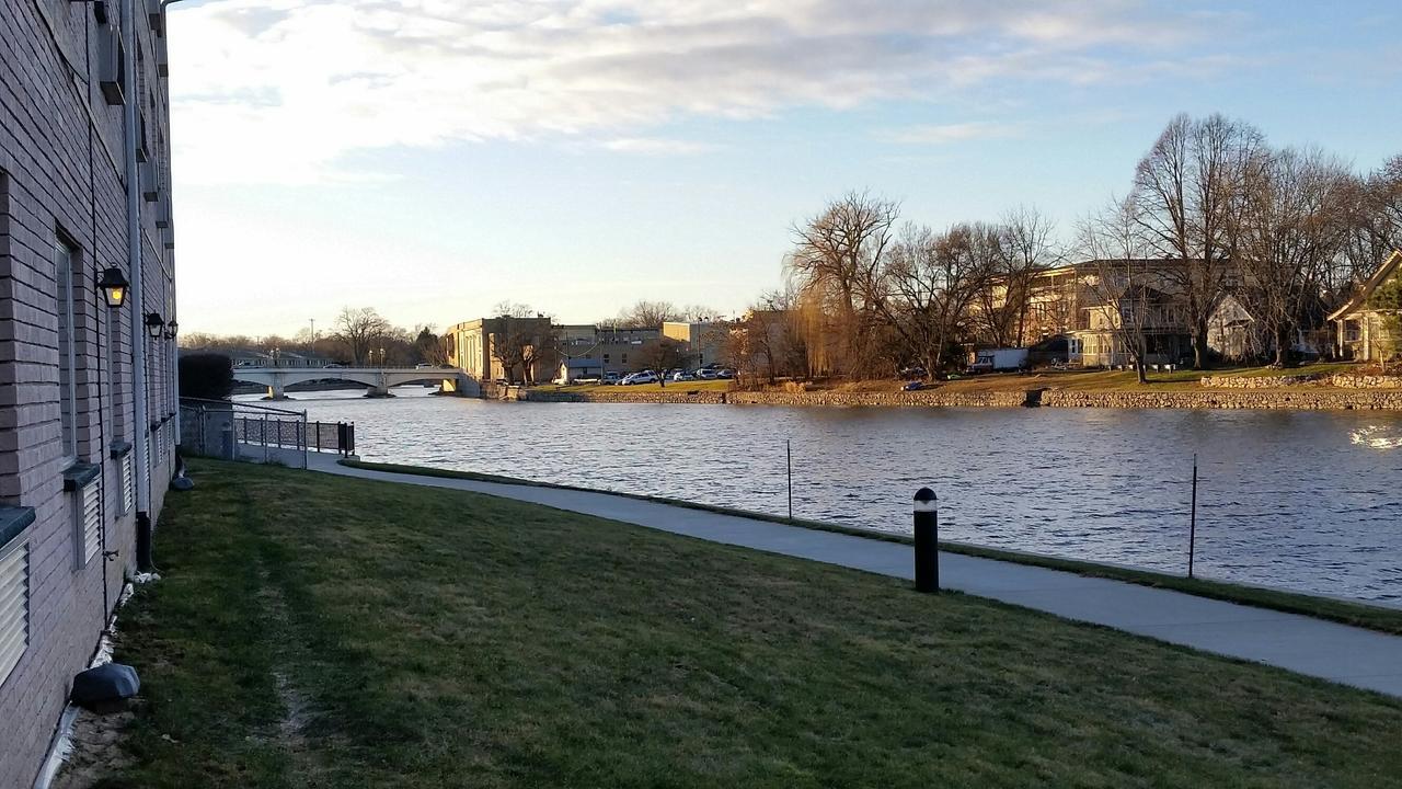 Riverwalk Inn & Suites Fort Atkinson Esterno foto