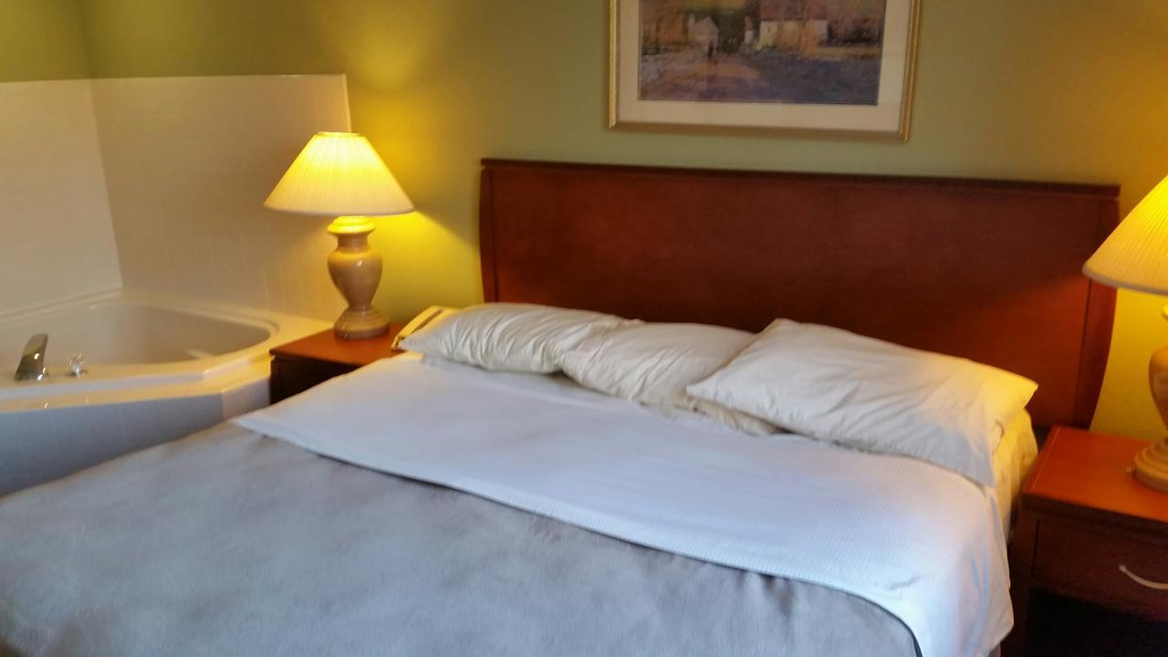 Riverwalk Inn & Suites Fort Atkinson Esterno foto