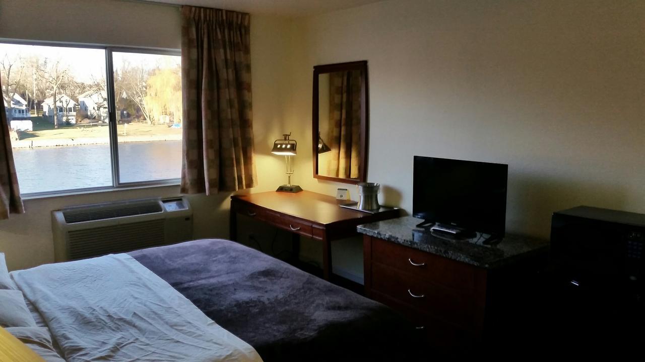 Riverwalk Inn & Suites Fort Atkinson Esterno foto