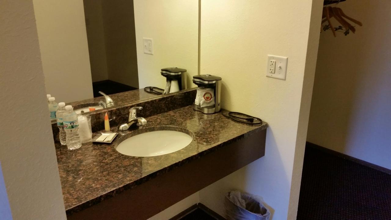 Riverwalk Inn & Suites Fort Atkinson Esterno foto
