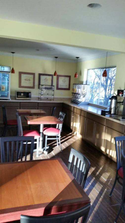 Riverwalk Inn & Suites Fort Atkinson Esterno foto