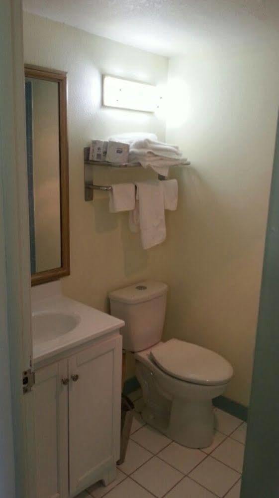 Riverwalk Inn & Suites Fort Atkinson Esterno foto