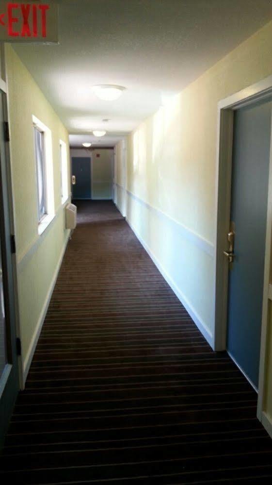 Riverwalk Inn & Suites Fort Atkinson Esterno foto
