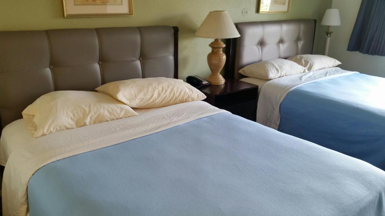 Riverwalk Inn & Suites Fort Atkinson Esterno foto
