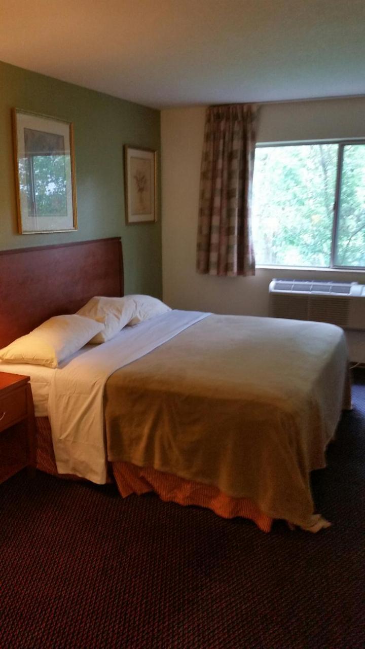 Riverwalk Inn & Suites Fort Atkinson Esterno foto
