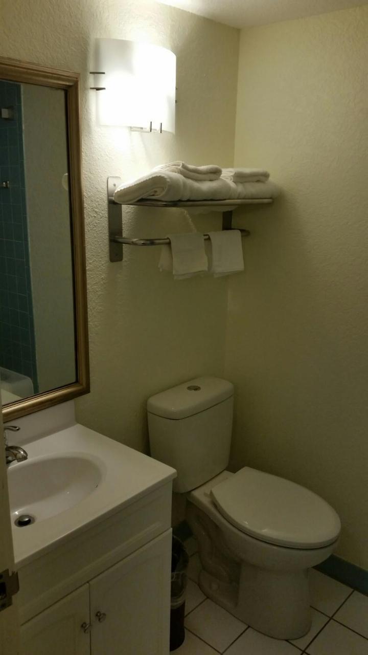 Riverwalk Inn & Suites Fort Atkinson Esterno foto