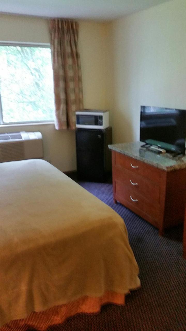 Riverwalk Inn & Suites Fort Atkinson Esterno foto